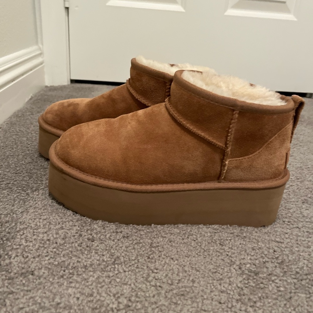 Chestnut Ugg Platform Ultra Minis - size 8